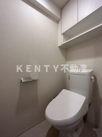 トイレ　落ち着いた色調のトイレです