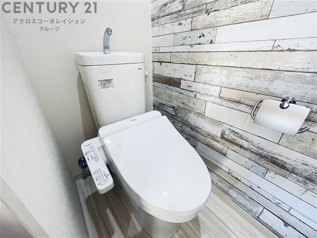 トイレ　温水洗浄便座付きのトイレです♪