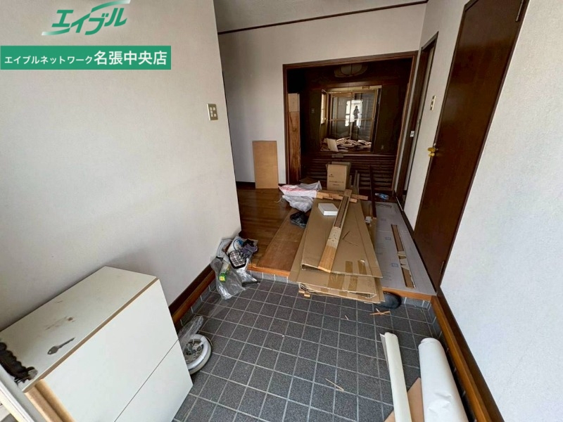 玄関　現在リフォーム中です。