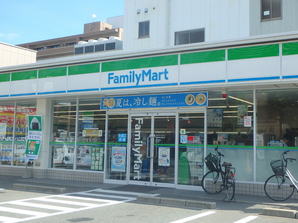 コンビニ　ファミリーマート筑紫通比恵町店（コンビニ）まで322m