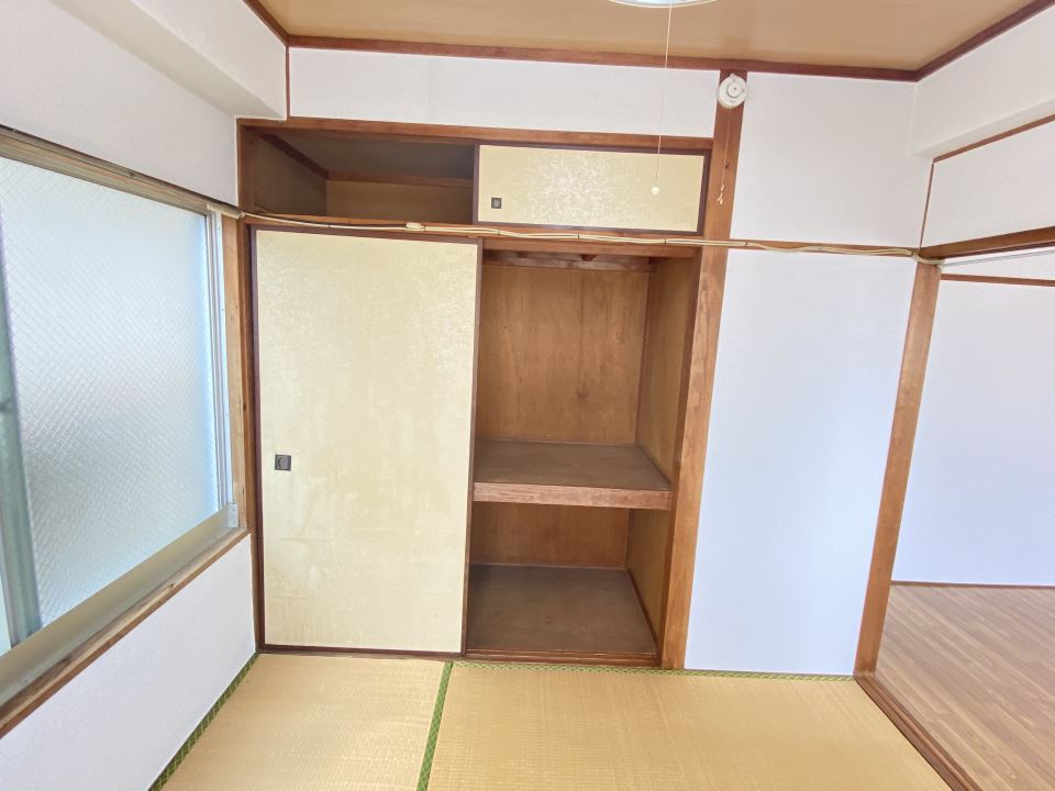 収納　天袋があります
