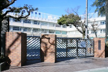 小学校　世田谷区立若林小学校（小学校）まで897m