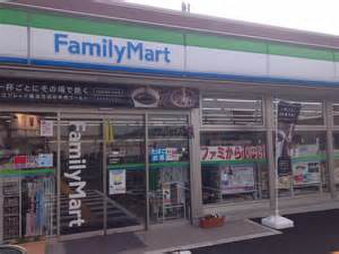 コンビニ　磯子滝頭3丁目店（コンビニ）まで180m