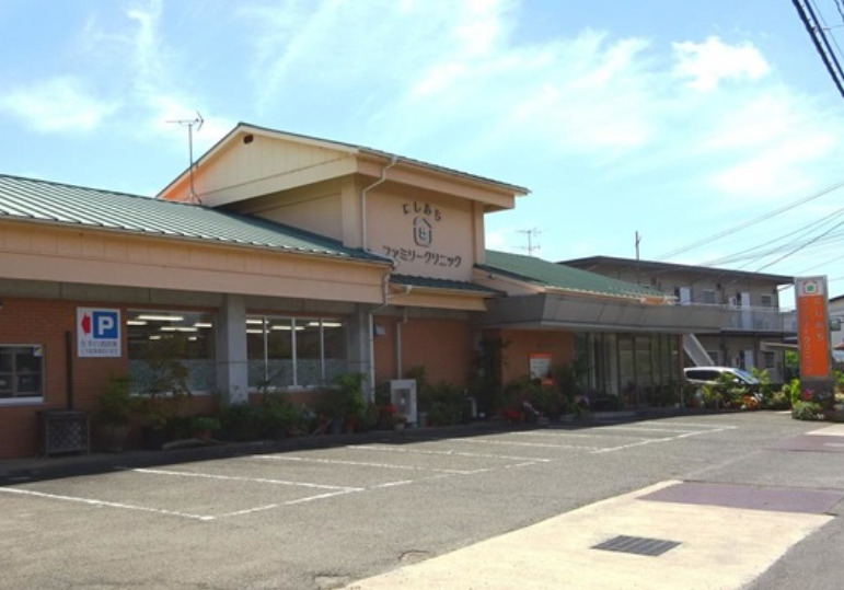 病院　にしあちファミリークリニック（病院）まで596m