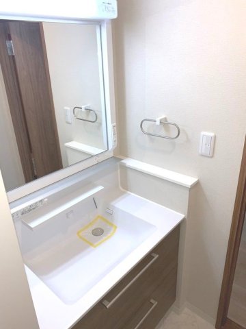 洗面設備　■キャビネット収納付きの独立洗面台