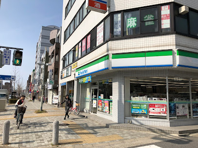 コンビニ　ファミリーマート 東山公園駅前店（コンビニ）まで387m