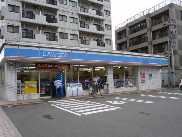 コンビニ　ファミリーマート（コンビニ）まで160m