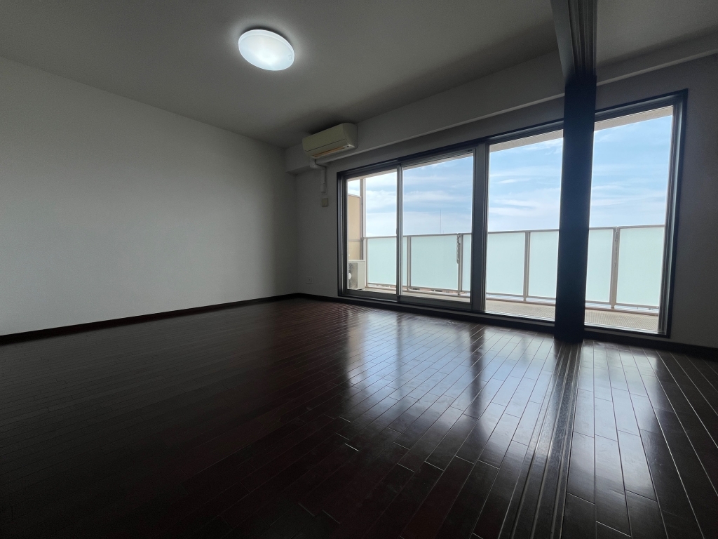 サニープレイス西芦屋 2号館の居間写真
