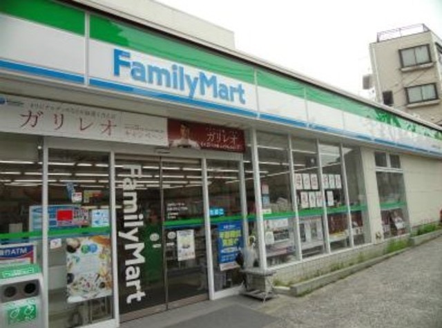 コンビニ　ファミリーマート目黒三丁目店（コンビニ）まで454m