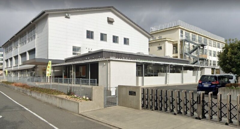 中学校　岡山市立岡山中央中学校（中学校）まで910m