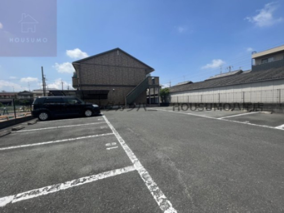 駐車場　車をお持ちの方に嬉しい駐車場付きの物件です