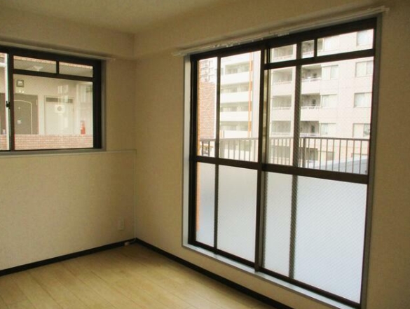 居室・リビング　※別部屋参考写真☆二面採光・2階以上☆