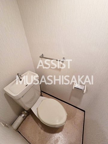 トイレ　写真：設備同仕様の別物件です