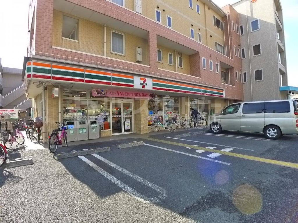コンビニ　セブンイレブン足立花畑1丁目店（コンビニ）まで100m