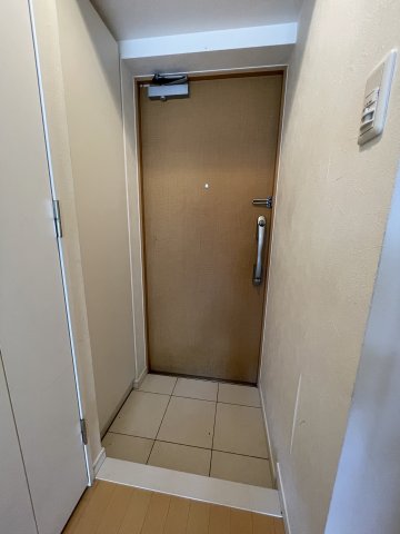 玄関　※別号室参考写真です