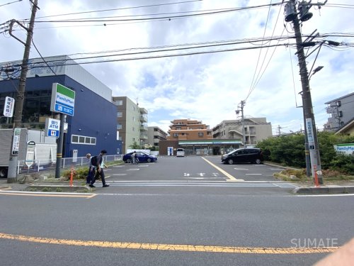 コンビニ　ファミリーマートさいたま鈴谷四丁目店（コンビニ）まで577m