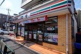 コンビニ　セブンイレブン江戸川南小岩8丁目店（コンビニ）まで220m