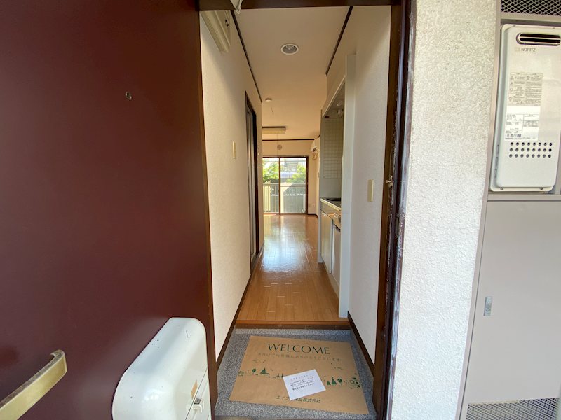 玄関　※他部屋の参考写真です