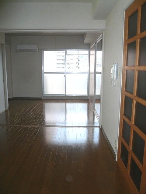 居室・リビング　こちらのリビングで趣味の時間をお楽しみください