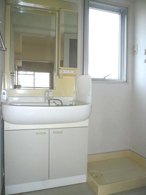 洗面設備　使いやすい独立洗面台です