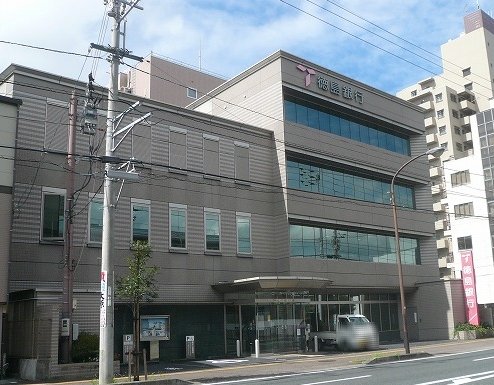 銀行　徳島銀行 高知支店（銀行）まで243m