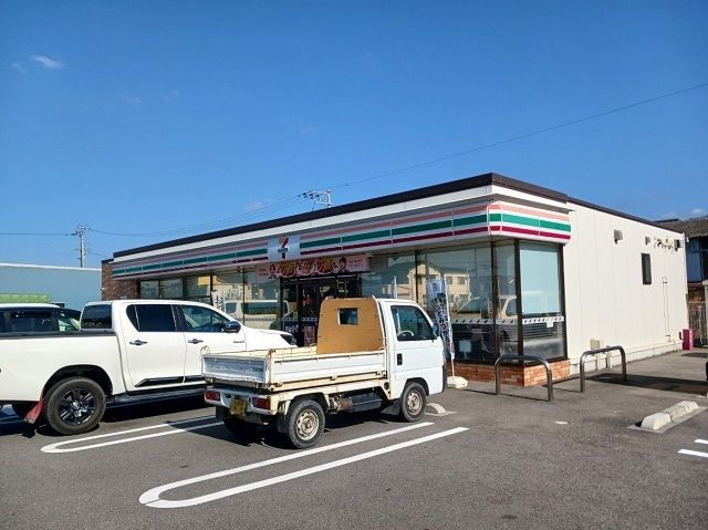 コンビニ　セブンイレブン片山店様（コンビニ）まで850m