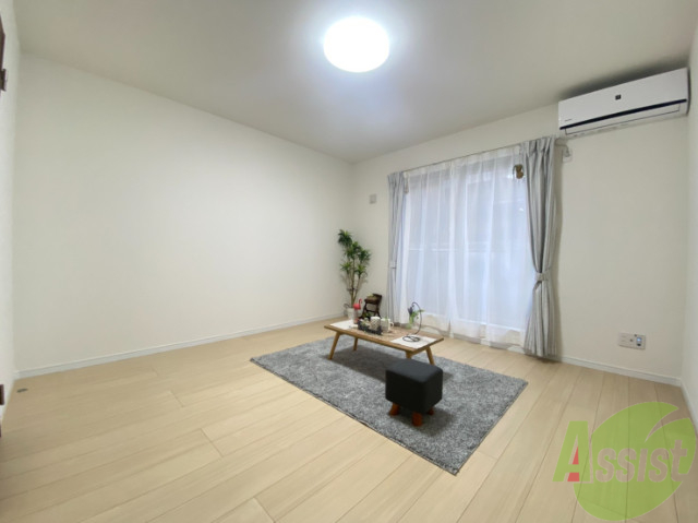 その他部屋・スペース　８帖の洋室です。生活のメインとなる部屋ですね。