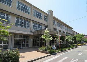 小学校　西宮市立甲東小学校（小学校）まで406m
