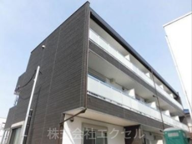 トイレ　嬉しい温水洗浄便座付です。