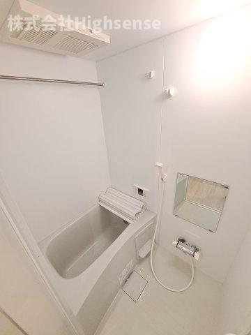 バス・シャワールーム　コンパクトで使いやすいお風呂です