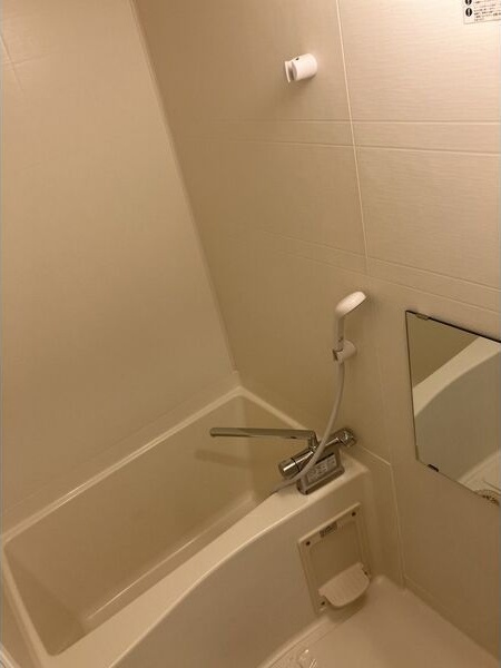 バス・シャワールーム　※写真は同じマンションの違う部屋のものになります。