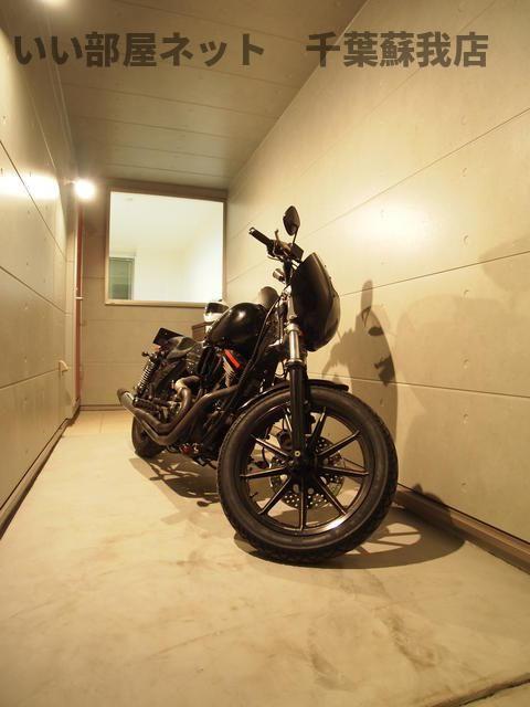 駐車場　専用バイクガレージ