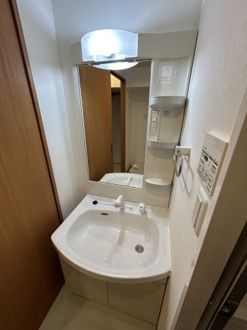 洗面設備　※同物件別号室参考写真