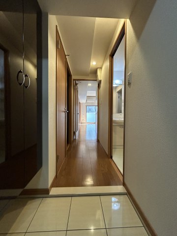 玄関　※同物件別号室参考写真