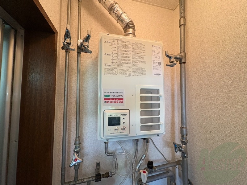 その他設備　こちらの給湯器でお湯をあたためてくれますよ