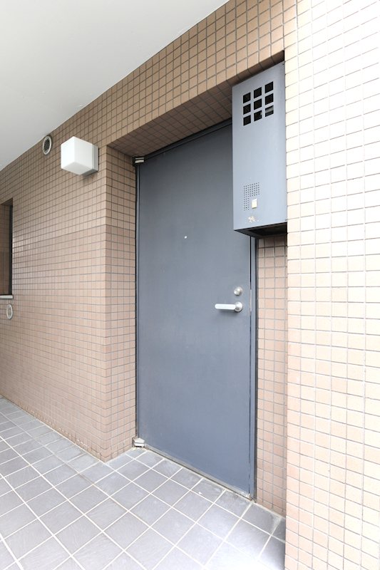 玄関　インターホンが設置されています