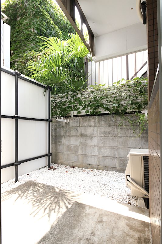 バルコニー　専用庭がございます