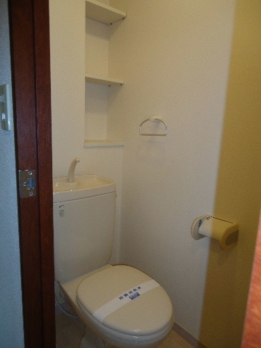 トイレ　類似物件の写真を使用しています。現況と異なる場合があります。