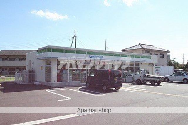 コンビニ　ファミリーマート（コンビニ）まで305m