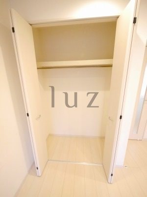 収納　パイプハンガー付きクローゼット完備！