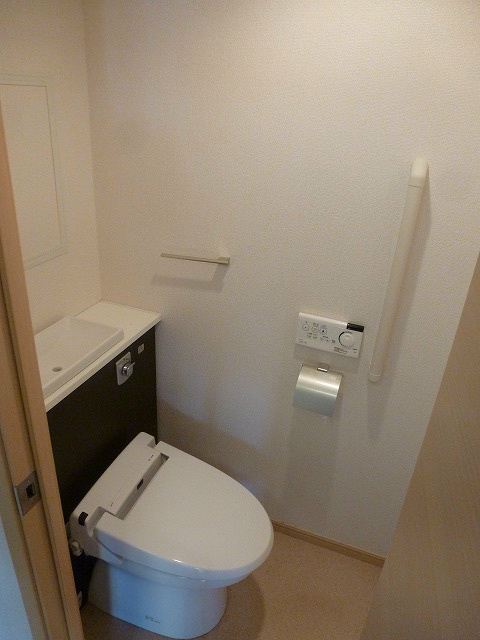 トイレ　※写真は403号室のお部屋です。（反転タイプ）