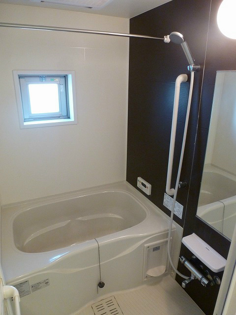 バス・シャワールーム　※写真は403号室のお部屋です。（反転タイプ）