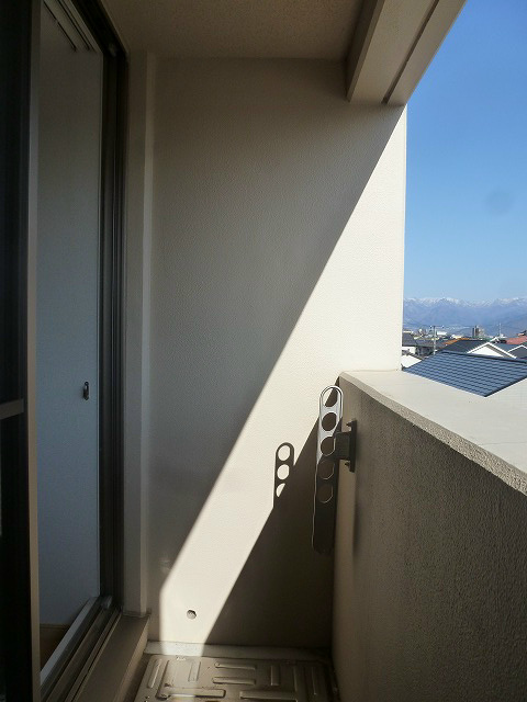 バルコニー　※写真は403号室のお部屋です。（反転タイプ）