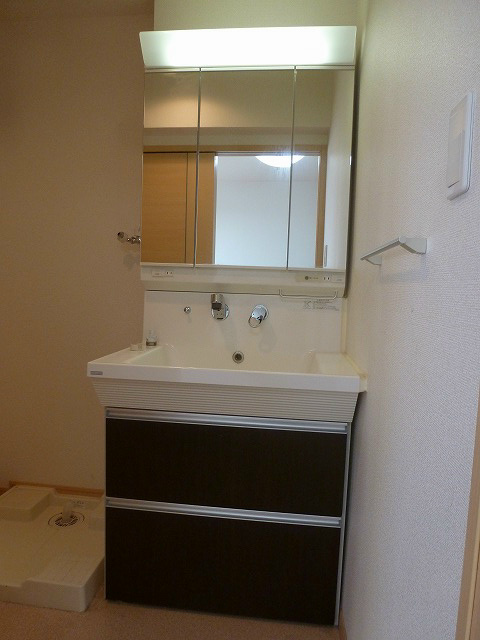 洗面設備　※写真は403号室のお部屋です。（反転タイプ）