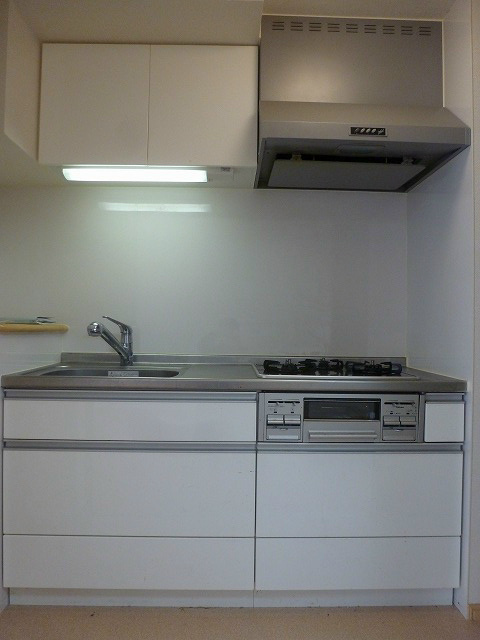 キッチン　※写真は403号室のお部屋です。（反転タイプ）