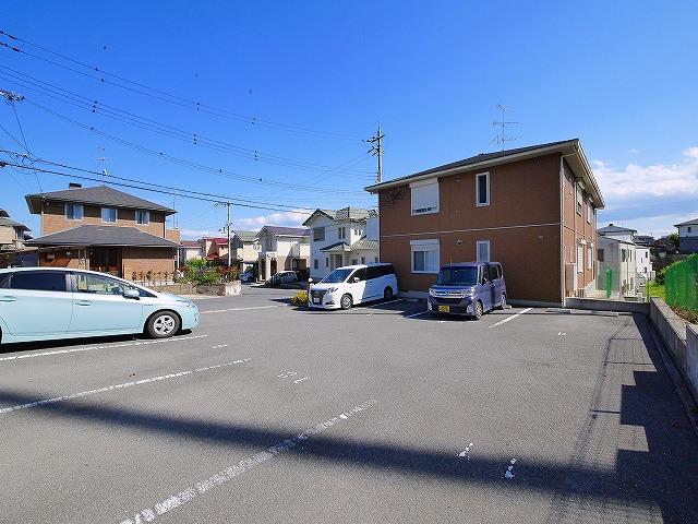 駐車場　車をお持ちの方に嬉しい駐車場付きの物件です
