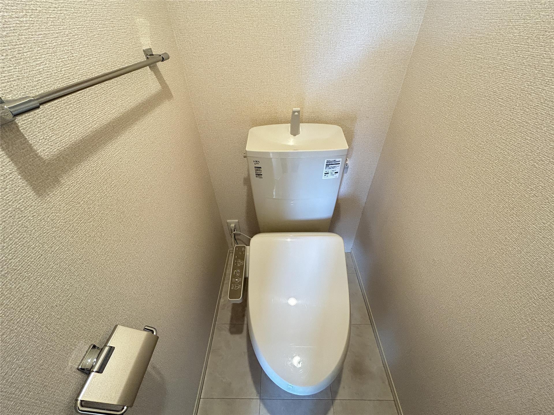 トイレ　温水洗浄暖房便座付トイレ