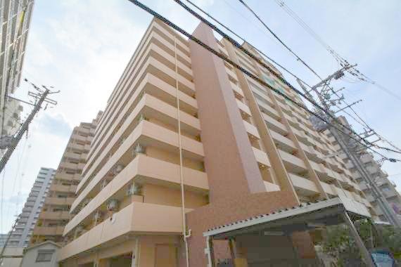 建物外観　存在感のある外観は落ちついた色合いで、堂々としていますね。