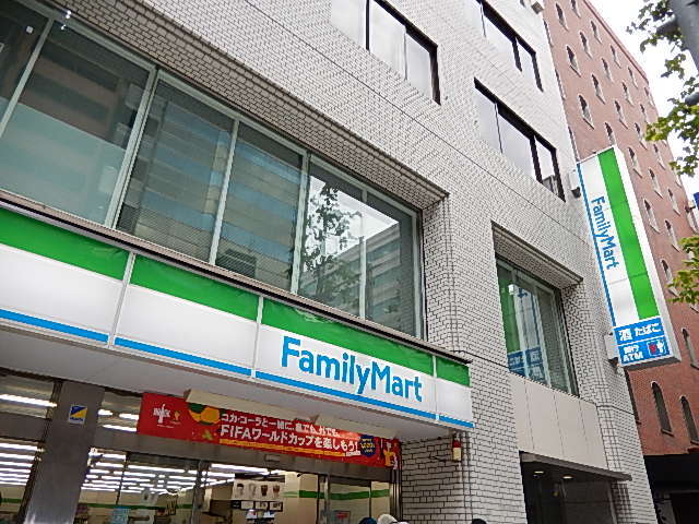 コンビニ　「ファミリーマート」（コンビニ）まで109m