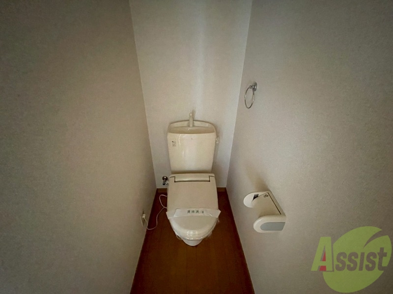 トイレ　こちらはトイレになります。ウォシュレット機能付です。